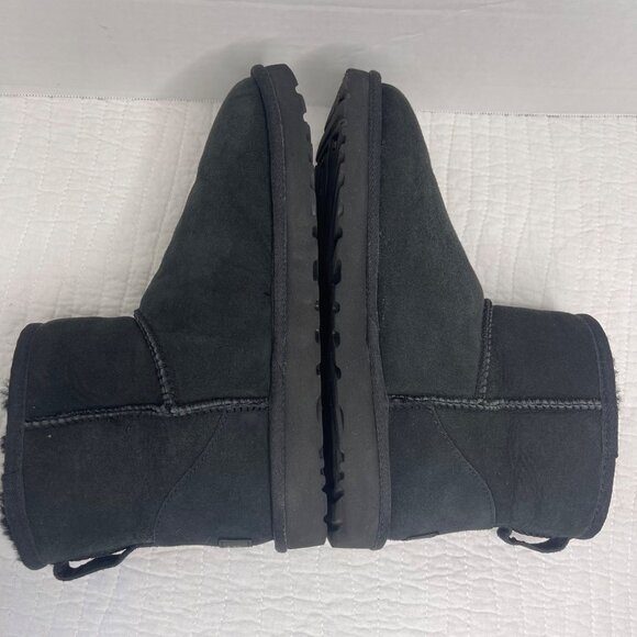 UGG Womens Classic Mini Genuine Black Shearling Suede Boots SZ 9 Winter - Picture 11 of 11